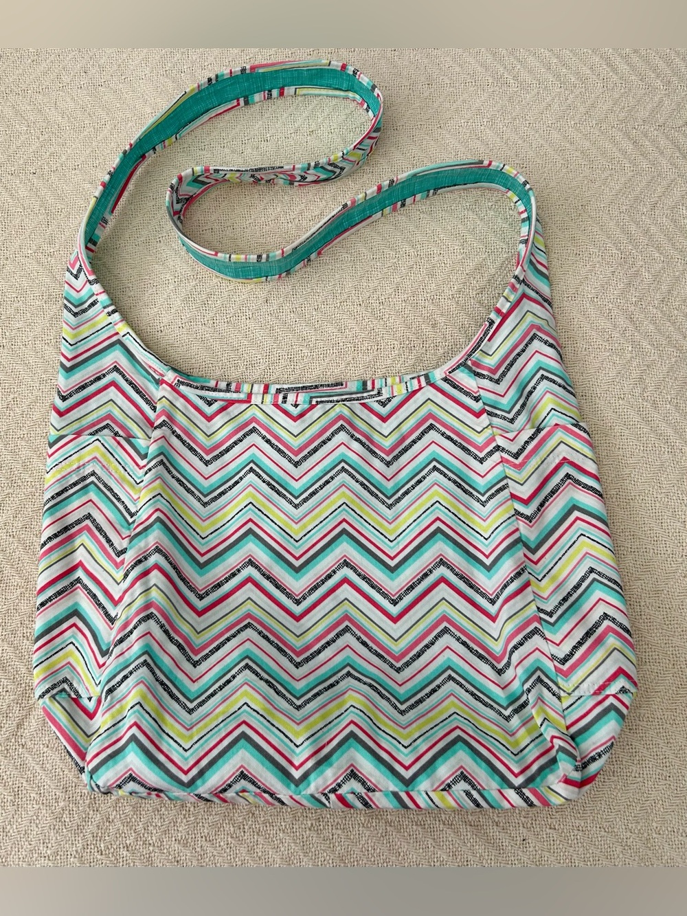 Thirty One Inside Out Travel Tote Crossbody Shoulder bag Gift in Party Punch